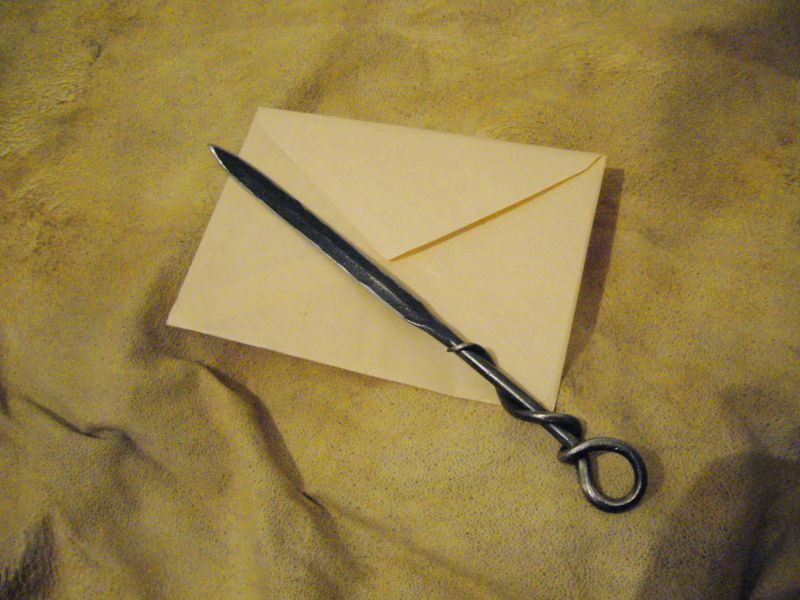Perořízek - nůž na otevírání obálek, obálky, dopisy